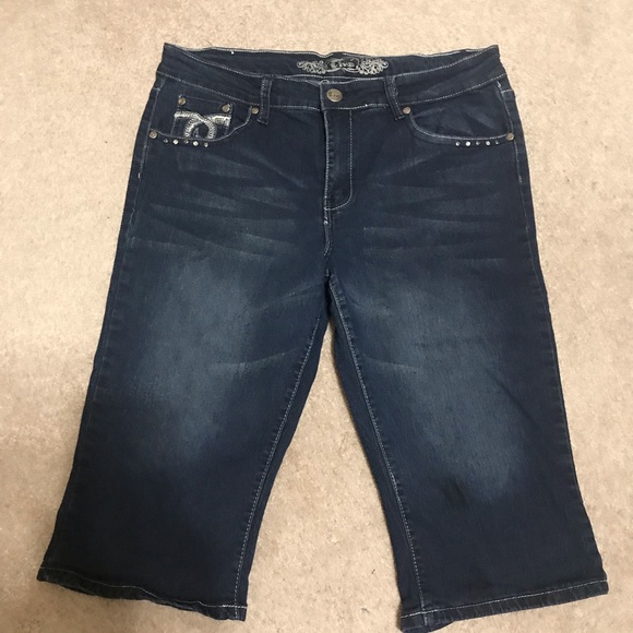 Live - Picture 1 of 3